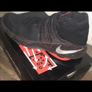 Kyrie 2’s (Mint condition)